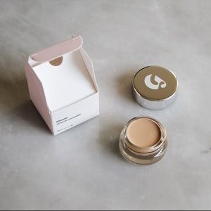 Glossier stretch concealer in Medium